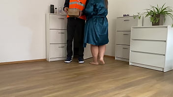 Preview 1 of Looks Mom - Package delivery man cums on gorgeous MILF ass