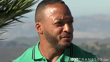 Preview 1 of Follando Con Viejas Guarras - Busty tranny Joss Amor anal fucks black hunk Dillon Diaz