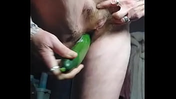 Preview 2 of Afsha Hot X - Oma neukt kut met komkommer