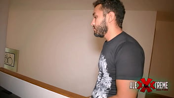 Preview 1 of Pakistani Teen Girl Teen Boys - Orgia swinger en el apartamento