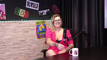 Preview 1 of Big Jugs Tube - Loira tira a roupa e mostra sua buceta se preparando para o teste do programa - Vanessa Cerejinha (RED/SHEER)