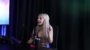 Preview 1 of British Natasha Vale - A vis&atilde_o diferente que ela teve do porn&ocirc_,  o momento que ela entrou para o fetiche e o tamanho do pau que ela conseguiu enfiar na buceta foi... - Kyra (SHEER/RED)