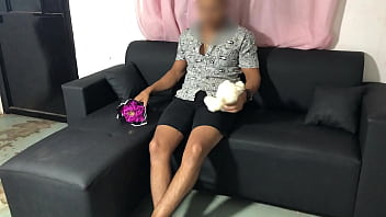 Preview 1 of Bokep Payudara Diremas - Mientras espero a mi novia la suegra se pone muy cachonda con sus grandes atributos