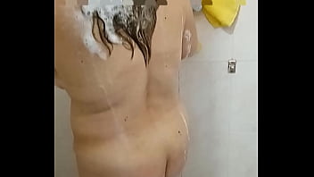 Preview 4 of Shima Al Haj - Mi esposa tomando un ba&ntilde_o