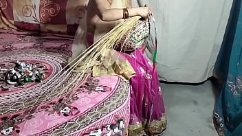 Preview 1 of Hot Mum Sex Xxx - कैसे बहाने बना रही थी फिर भाभी को आंगन में चोद डाला