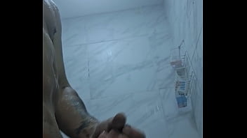 Preview 1 of Indian Yadav - Me pajeo mientras me ducho