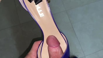 Preview 3 of Big Bbw Booty Hips - Rubbing my PP on some of mammas heels