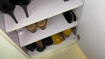 Preview 1 of Big Bbw Booty Hips - Rubbing my PP on some of mammas heels