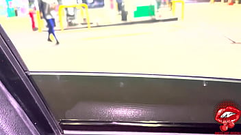 Preview 1 of Una Tre - Frentista caiu na net dando o cu no posto de gasolina