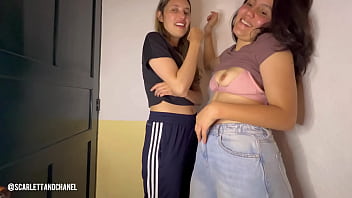 Preview 2 of Sex In Hourse Porn - &iexcl_En la puerta de la habitaci&oacute_n no porque nos escuchen!