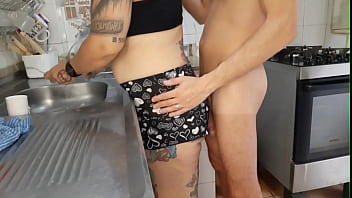 Preview 1 of Boy Trening Fuck Mom - Fudendo com a minha empregada pra pagar o m&ecirc_s