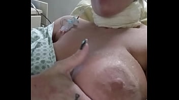 Preview 2 of Toket Gere - Julia Fontanelli masturbando no hospital