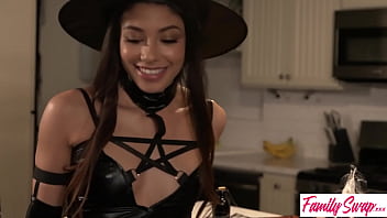 Preview 1 of Ts Wendy - Swapdaughter Xxlayna Marie tells Gianna Grey,  &quot_It says that we need to fuck them both!&quot_ -S6:E2