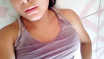Preview 1 of Fame Sseks - GORDITA TETONA SEXY MODELA EN EL PISO Y SE TOCA SENSUALMENTE SUS FENOMENALES TETAS NATURALES,  ESTA MUY CALIENTE PORQUE LLEVA 20 DIAS SIN TENER SEXO. ME PREGUNTO SU ALGUIEN QUISIERA VENIR A CASA Y FOLLARME. PORNO REAL EN CASA