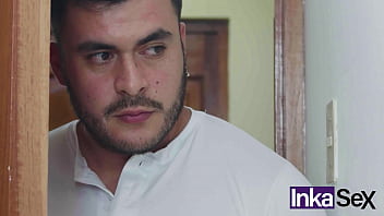 Preview 1 of Momsun Xnx Hd - Joven mexicano esp&iacute_a a empleada de hogar rusa mientras su esposa se va a trabajar