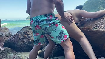 Preview 3 of Maya Khalifa Sex Video - Esposa gostosa rabuda transando na praia de fio dental