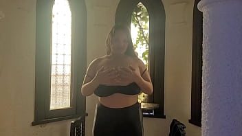Preview 4 of Nikii Sex - Fui expulsa do castelo por usar quarto da rainha para