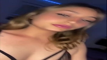 Preview 2 of Savita Bhabhi Full Video Xxx Hd - influencer se corre con un juguete