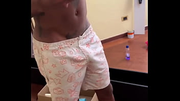 Preview 2 of Muslim Mms Force - Chamei um tecnico pra montar minha televisao,  ele fudeo gostoso