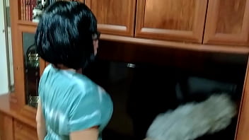 Preview 1 of MoreNita - LA PORNOCHACHA: Limpiadora Tetona Culona FOLLADA (Completo en RED)