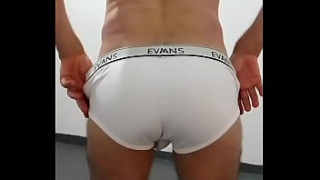 Preview 1 of Ruskie D - Mostrando culito 2