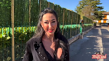 Preview 1 of Ava Addams And Ariella Ferrera - Laura,  une Italienne pulpeuse qui aime le sexe Part 1