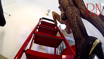 Preview 1 of New Zealand Girls Xxx Video Hd - The cleaner maid without panties in the office does tidying up. Wash wall lamp. c3