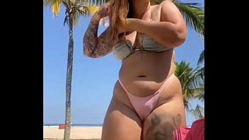 Preview 2 of Richa Soni - Deixei o cara da um tapa na minha Bunda na praia e ele tirou o pau pra fora - fiquei assustada mas no final cai de Boca