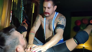 Preview 4 of Moms Bank - que mijada gostosa