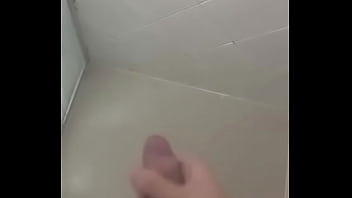 Preview 1 of Gym Footjob Girl - novinho gostoso da pica grossa