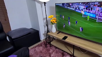 Preview 1 of Xxx Cion - Mi mejor amigo pierde apuesta en el partido de futbol y como no tenia con que pagar presta a su esposa infiel para que florarle el culo con mi verga metida por su enorme culo y el co&ntilde_o apretado aspe