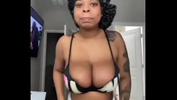 Preview 3 of Bad Mast Sex - Black slut flashing camera(insta model)