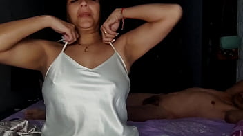 Preview 1 of Meyarmar Porn - Decid&iacute_ grabar cuando desperte a mi hermanastro y follamos en silencio en mi habitaci&oacute_n