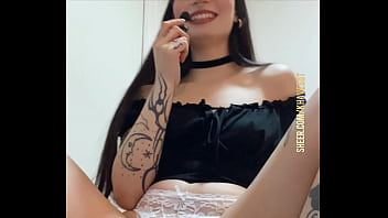 Preview 1 of Dog Kiss Girl Bejena - Mujer cachonda latina culo natural
