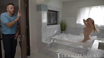 Preview 2 of Pipar Peri - I masturbate while watching my stepsister taking a bath