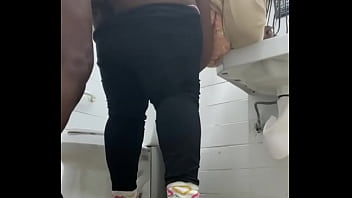 Preview 1 of Gumin Pussy - Made him but in 1 min at the laundromat