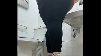 Preview 4 of Gumin Pussy - Made him but in 1 min at the laundromat