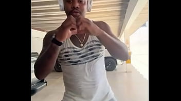 Preview 2 of Fitness Bra - Moreninho safado rebolando pr&oacute_s cria