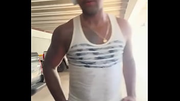 Preview 1 of Fitness Bra - Moreninho safado rebolando pr&oacute_s cria