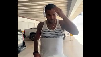 Preview 4 of Fitness Bra - Moreninho safado rebolando pr&oacute_s cria