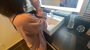 Preview 1 of Wwwwwxxx 2019 - 【彼氏がいるのに先輩のごつごつしたチンコを求めてしまい浮◯する女子◯生。