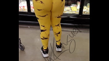 Preview 3 of Fuck My Horny Maid - Se me ve la tanguita en mis Leggins amarillos
