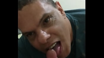 Preview 2 of Xxx Ya Opla Lec - Chupando e tomando o leite do entregador