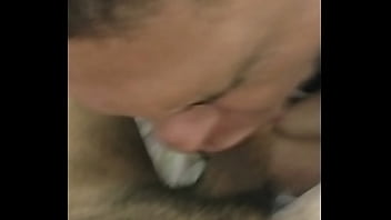 Preview 1 of Xxx Ya Opla Lec - Chupando e tomando o leite do entregador