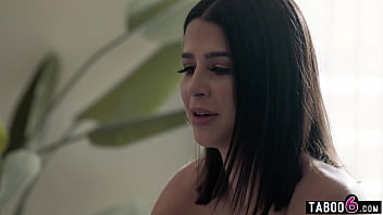 Preview 1 of Torbe Pilladas En La Calle Chloe - Paralyzed woman wants to perv on teen stepdaughter being fucked