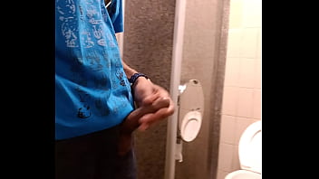 Preview 3 of Black Man White Girl In Bath - QUASE PEGO NO BANHEIRO DO SHOPIN