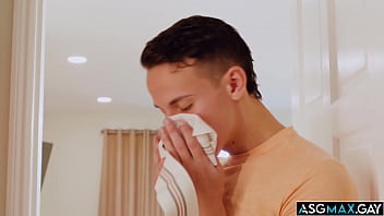 Preview 2 of Naina Salman - Lucca Mazzi confesses that hes actually had a crush on Des Irez and invites him inside to shower together