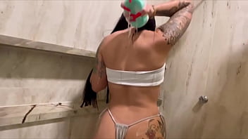 Preview 1 of First Time Defeloration Sex - Transei com amigo do meu namorado no banheiro e pedi pra ele gozar na minha boca