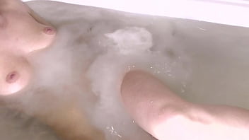 Preview 1 of Amateur Guitar Webcam - Taking a bath with a bomb