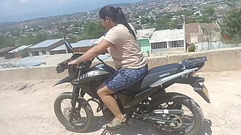 Preview 1 of Kannada Xxxxxxxx B F Xx Sxsxsx - As&iacute_ le cobr&oacute_ las clases manejo de moto a Keilimar